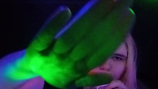 АСМР: микрофон от наушников, звуки рта и рук, визуальные эффекты смотреть онлайн