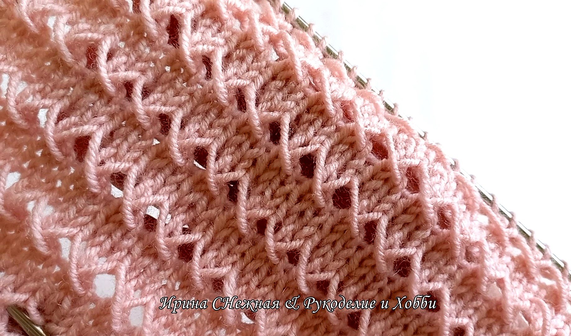 Простой ажур спицами - горизонтальные дорожки