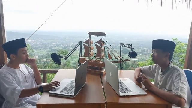 English Podcast Ep.06 - Mochammad Wibowo Assariy and Rafa Ghaisani Ahyan смотреть онлайн