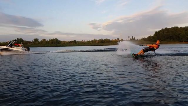 Вейкбординг в Саратове - У нас было 2 вейкборда, 3х метровый сап, вейкбуксировщик, камера в защитно смотреть онлайн