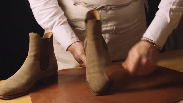 The best way to clean suede смотреть онлайн