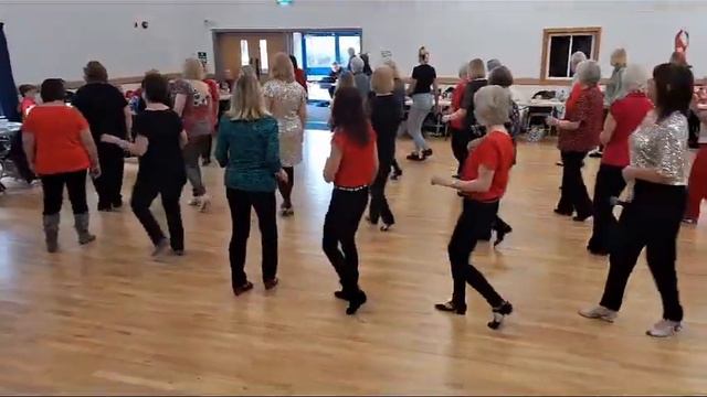 In Walked You Line Dance Demonstration with Maggie Gallagher in Oxfordshire смотреть онлайн