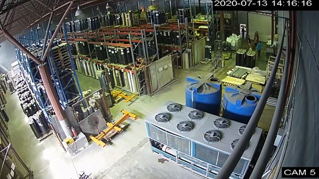 Начало пожара на складе в Самаре попало на видео смотреть онлайн