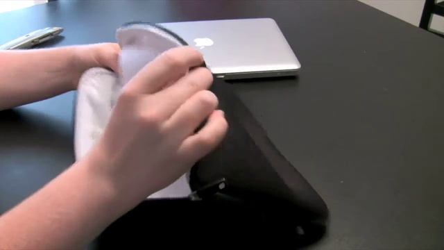 Incase 13" Neoprene Sleeve for Macbook смотреть онлайн