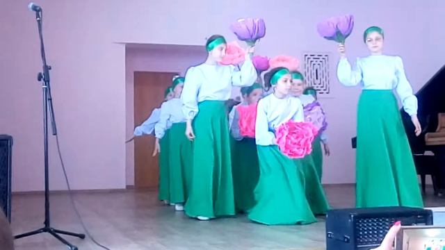 Танцевальный коллектив "Рисуем мир"-"Хоровод цветов" смотреть онлайн