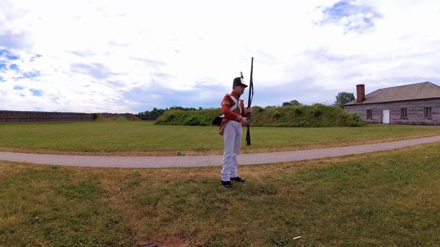 Musket demonstration at Fort George - Niagara on the Lake, Ontario - Canada смотреть онлайн