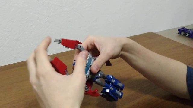 Обзор трансформера Optimus Prime - Voyager - TF: Prime: Robots in Disguise - Hasbro. Музей Р-ТФ. смотреть онлайн