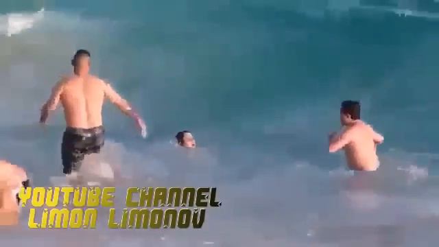 РУССКАЯ БАБА НА МОРЕ ПРИКОЛ РЖАЧ!!!!!!!!!!! смотреть онлайн