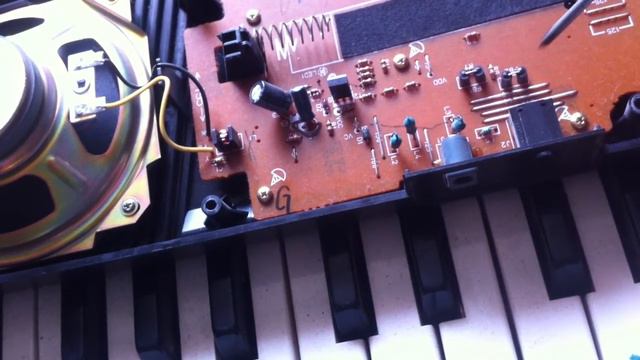 Обзор внутренностей синтезатора Casio CTK-120 смотреть онлайн