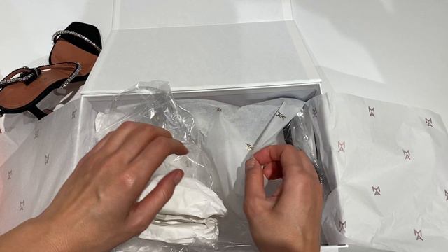 Amina Muaddi Gilda 95 logo embossed and crystal detail sandals Unboxing смотреть онлайн
