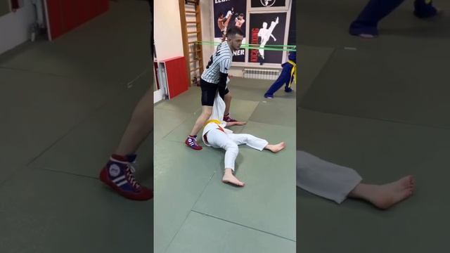 Самбо -самооборона без оружия!#самбо #дзюдо #кикбоксинг #хмао #сургутспорт #единоборства #мма #дет смотреть онлайн