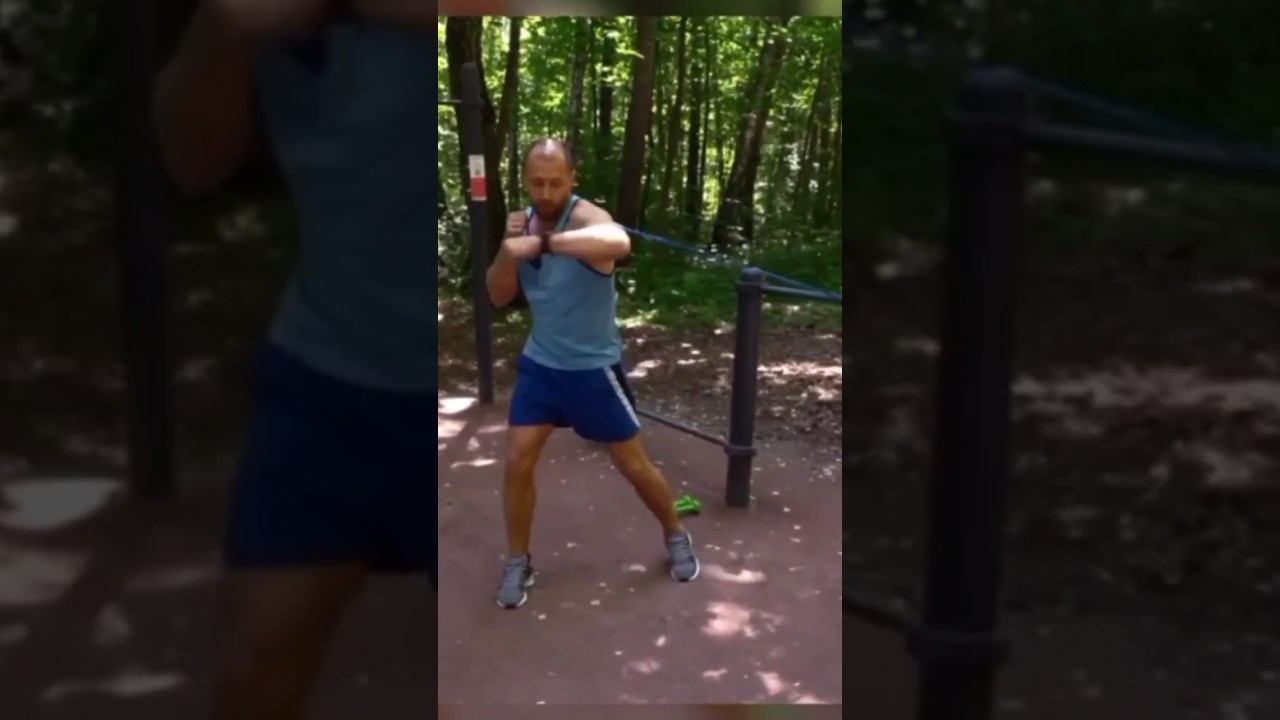 Тренировка бокового удара с резиной #бокс #техникабокса смотреть онлайн