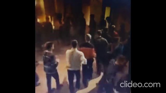 Дискотека "Слово пацана" танцует поколение Х из тех самых 90-х смотреть онлайн