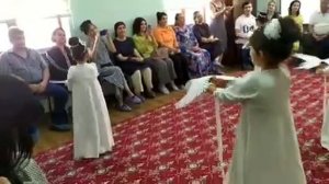 Танец с голубями на выпускном в детском саду. Сама нежность г.Навои. Солнечное детство.