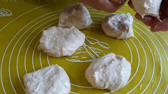 БЕЛЯШИ С МЯСОМ / Воздушное тесто, сочная начинка и хрустящая румяная корочка! Что может быть лучше? смотреть онлайн