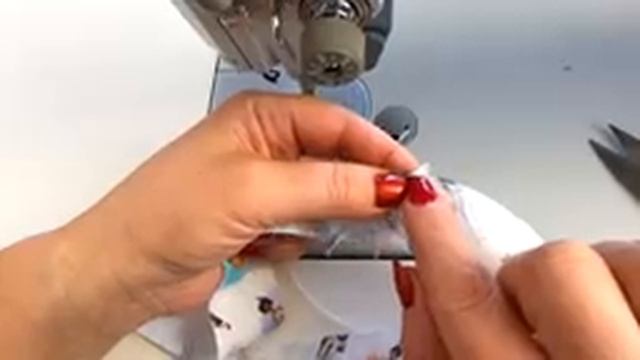 Урок 28. Обработка круглой горловины косой бейкой. Сто Шагов Портного смотреть онлайн