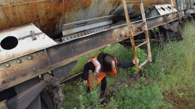 Старинные вагоны и современные поезда. Мы стали невидимыми для охраны! смотреть онлайн