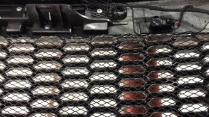 Haval F7 установили сетку радиатора. Защита от повреждений, от пробоя радиатора.