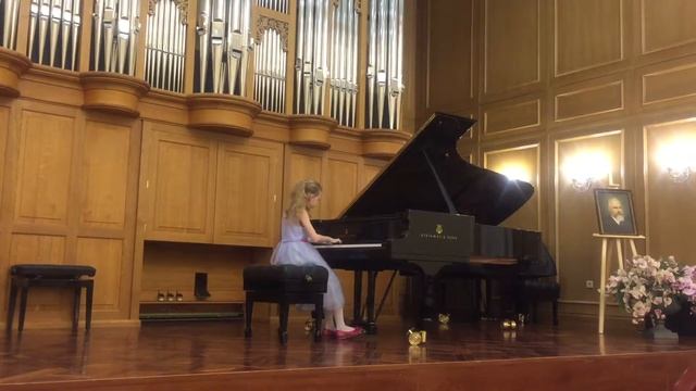 Анна Садовая 8 лет - С. Прокофьев "Кузнечики" смотреть онлайн
