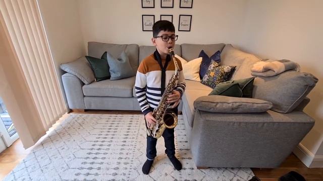 Jingle Bells on the Alto Saxophone смотреть онлайн