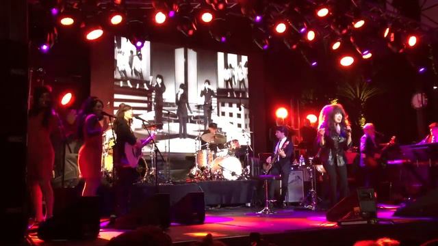 Ronnie Spector w/ Hal Blaine. "Be My Baby" January 2017 смотреть онлайн