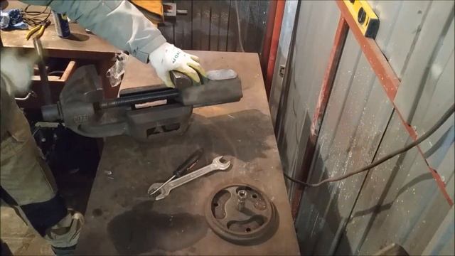 СТОЙКА ДЛЯ ТИСКОВ СВОИМИ РУКАМИ. VISE STAND DIY. HANDMADE.