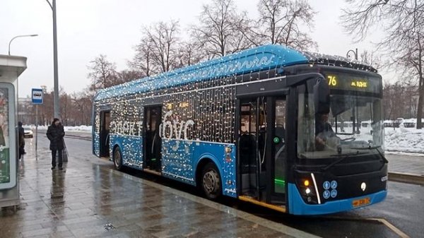 Новогодний электробус