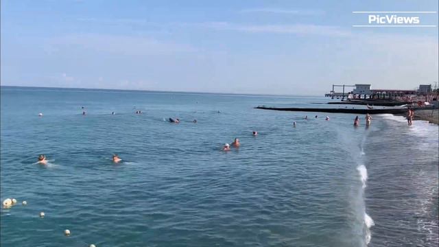 Пляж Чкаловский в Адлере. Сочи сегодня. Погода, море и пляж в Адлере в Июле. Обстановка на пляже смотреть онлайн