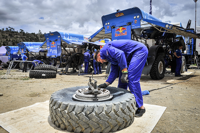 «КАМАЗ-мастер» на ралли «Дакар 2018». 18 января – Соперников разделяет одна секунда смотреть онлайн