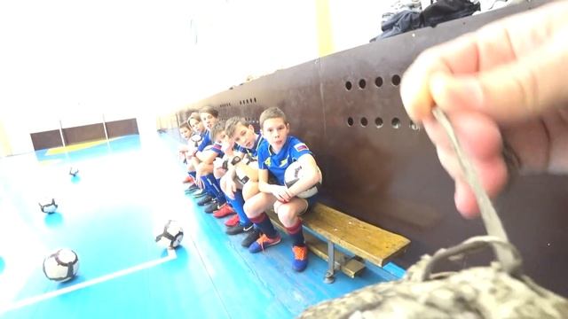 ПРОфутбол: "Мой старый мяч" (ЧЕМ ИГРАЛИ В ФУТБОЛ 40 ЛЕТ НАЗАД???) смотреть онлайн