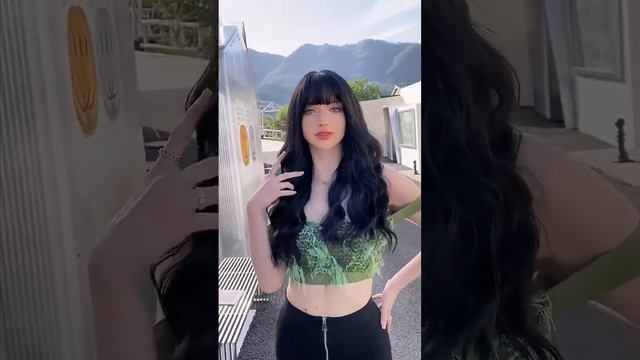 23.Women's black big wavy curly hair air bangs wig смотреть онлайн