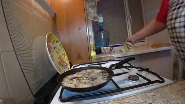 Что на Завтрак и на Ужин/СЫРНИКИ от Мужа/Капуста по КОРЕЙСКИ/Солю РЫБУ/Картошечка по ДЕРЕВЕНСКИ смотреть онлайн