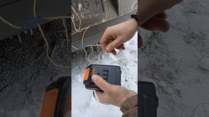 открыть фольксваген пассат б6 когда сел аккумулятор и ключ не открывает