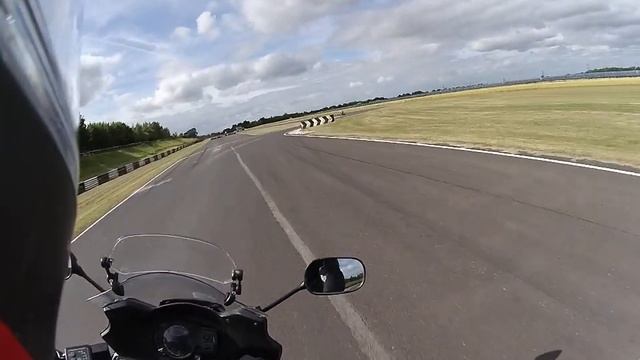 GSX 1250 FA Castle Combe (2) смотреть онлайн