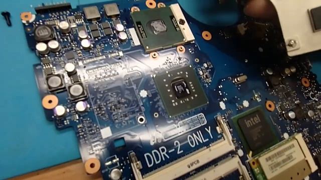 Профилактика и обслуживание ноутбука Samsung NP R522 смотреть онлайн