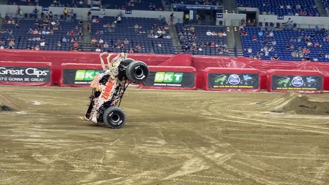 Monster Jam Truck TOYS ? PAPER BAG DIY ARENA (with 1:64 Scale Series 20 + Freestyle Show Highlights смотреть онлайн