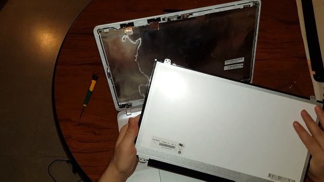Cómo cambiar la pantalla a varios modelos Sony Vaio смотреть онлайн