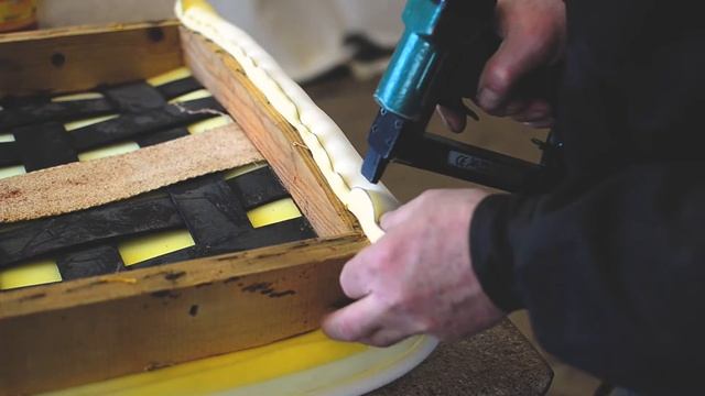 процесс перетяжки мягкой мебели смотреть онлайн