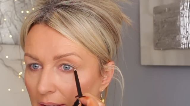How to Change The Shape of Hooded, Droopy Eyes - "MASTERCLASS" смотреть онлайн