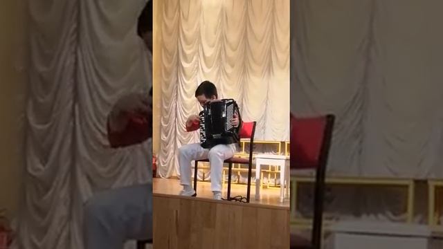 Ли Леон, 9 лет, 1) Д. Циполи, три фугетты 2) Г. Стативкин "Фантазия на чешскую тему" смотреть онлайн
