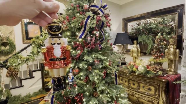 NIGHTTIME CHRISTMAS TREE DECORATING ~ ENCHANTING NUTCRACKER TINSEL TREE смотреть онлайн