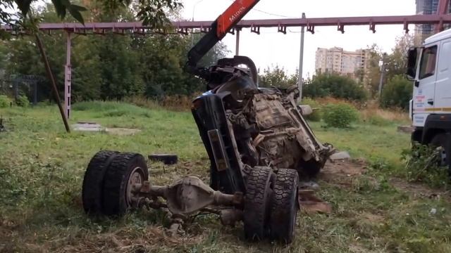 Утилизация. Жёсткий краш старой легковушки смотреть онлайн