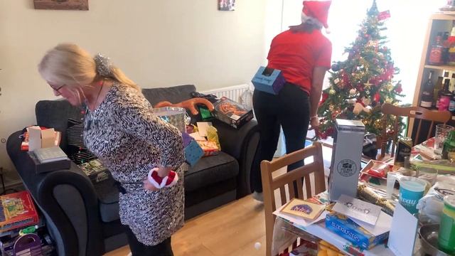 Twerk pong. Jill and tina смотреть онлайн