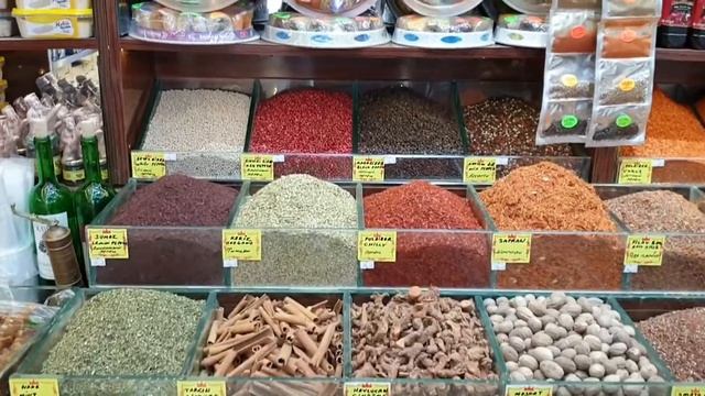 МАГАЗИН ТУРЕЦКИХ СЛАДОСТЕЙ НА УЛИЦЕ ЛИМАН В ЦЕНТРЕ КЕМЕРА У СУЛТАНА, ТУРЦИЯ МАЙ 2019 смотреть онлайн