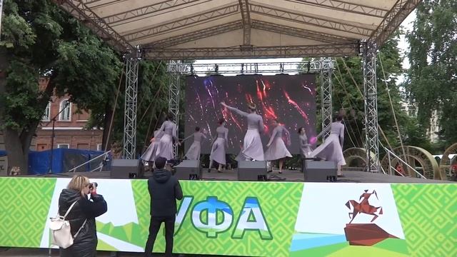 ул ленина гостиный двор фестиваль городской в уфе.12 июня 2022 арт квадрат клоуны песни музыка смотреть онлайн