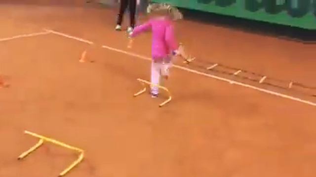 Теннис большой .а начинать играть нужно маленьким) смотреть онлайн