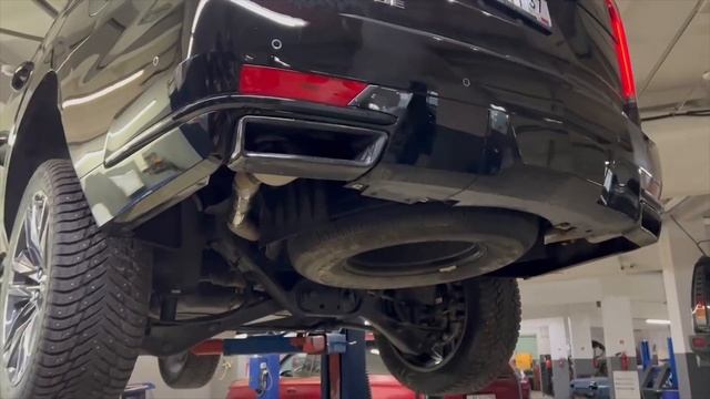 Прямоточный выхлоп! Звук двигателя V8! Новый Cadillac Escalade! смотреть онлайн
