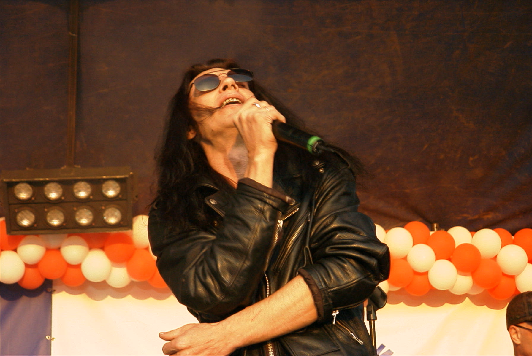 А.Монин, рок-группа "Круиз" на фестивале "Авторадио" Клязьминское водохранилище. 14.09.2002г. смотреть онлайн