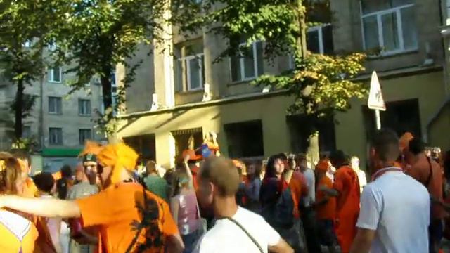 20120617 Голандцы шествие на стадион Металлист Харьков 5 смотреть онлайн
