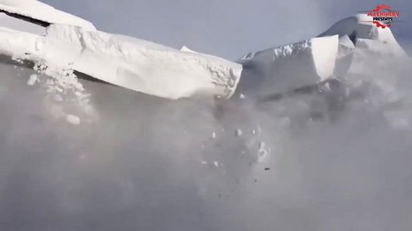 Лучший Инструмент Для Удаления Снега С Крыши В Японии ! Снег Соскальзывает С Крыши Лавина С Крыши